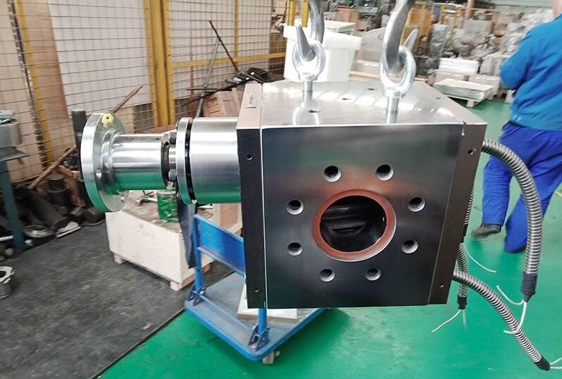 thermoplastic melt pump