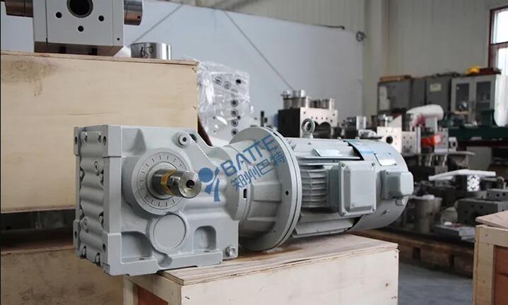 Melt pump drive system